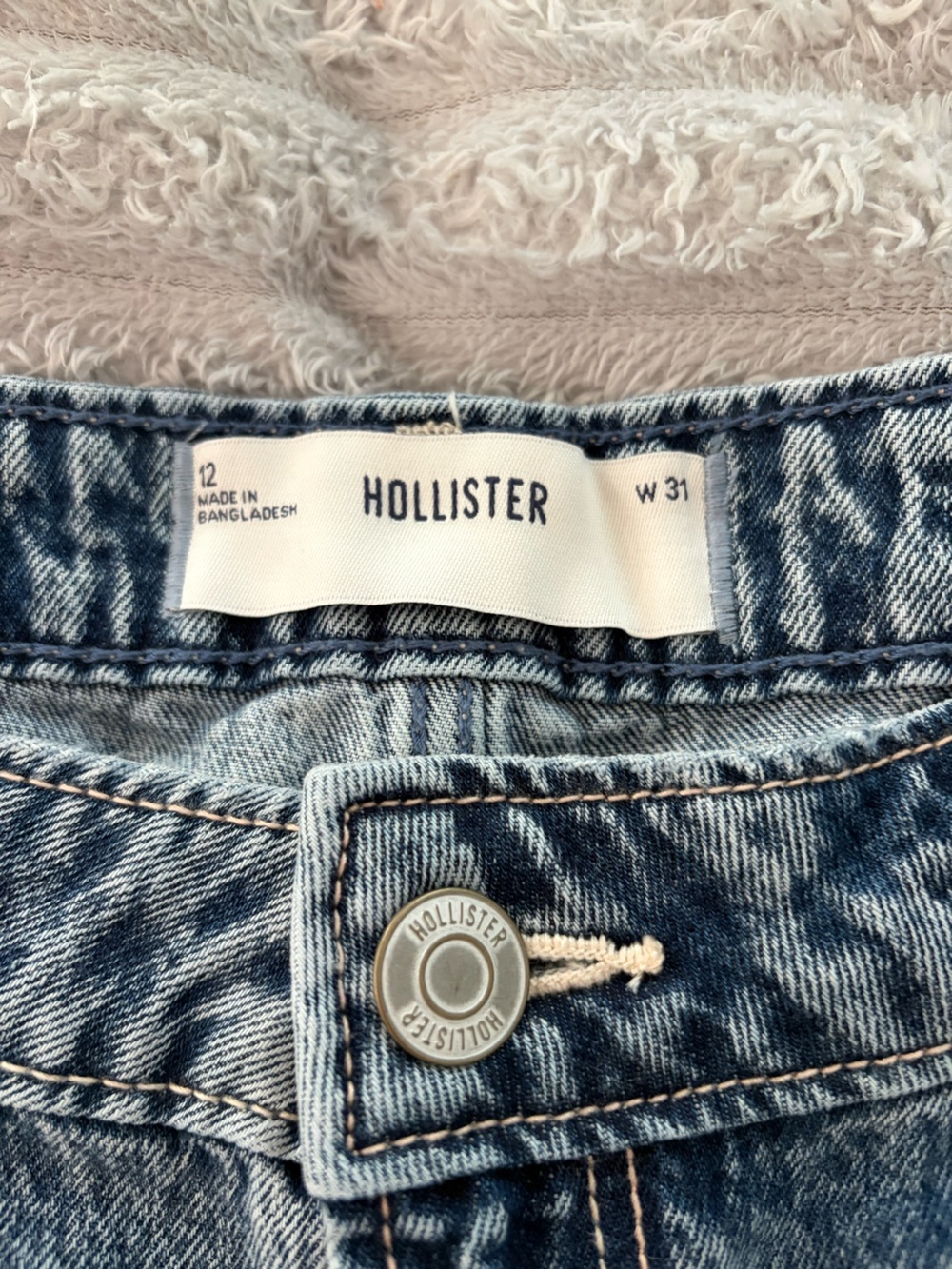Hollister Women's Ultra Low-Rise Medium Wash Denim Mini Shorts - 12 - Picture 7 of 7